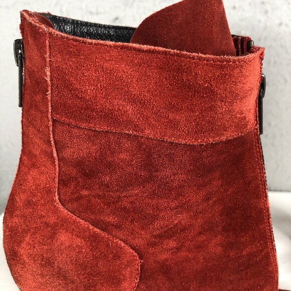 LD Tuttle Bootie Womens 9 US 40 EU Red Suede Leather Heels Boho Artsy - Picture 7 of 16